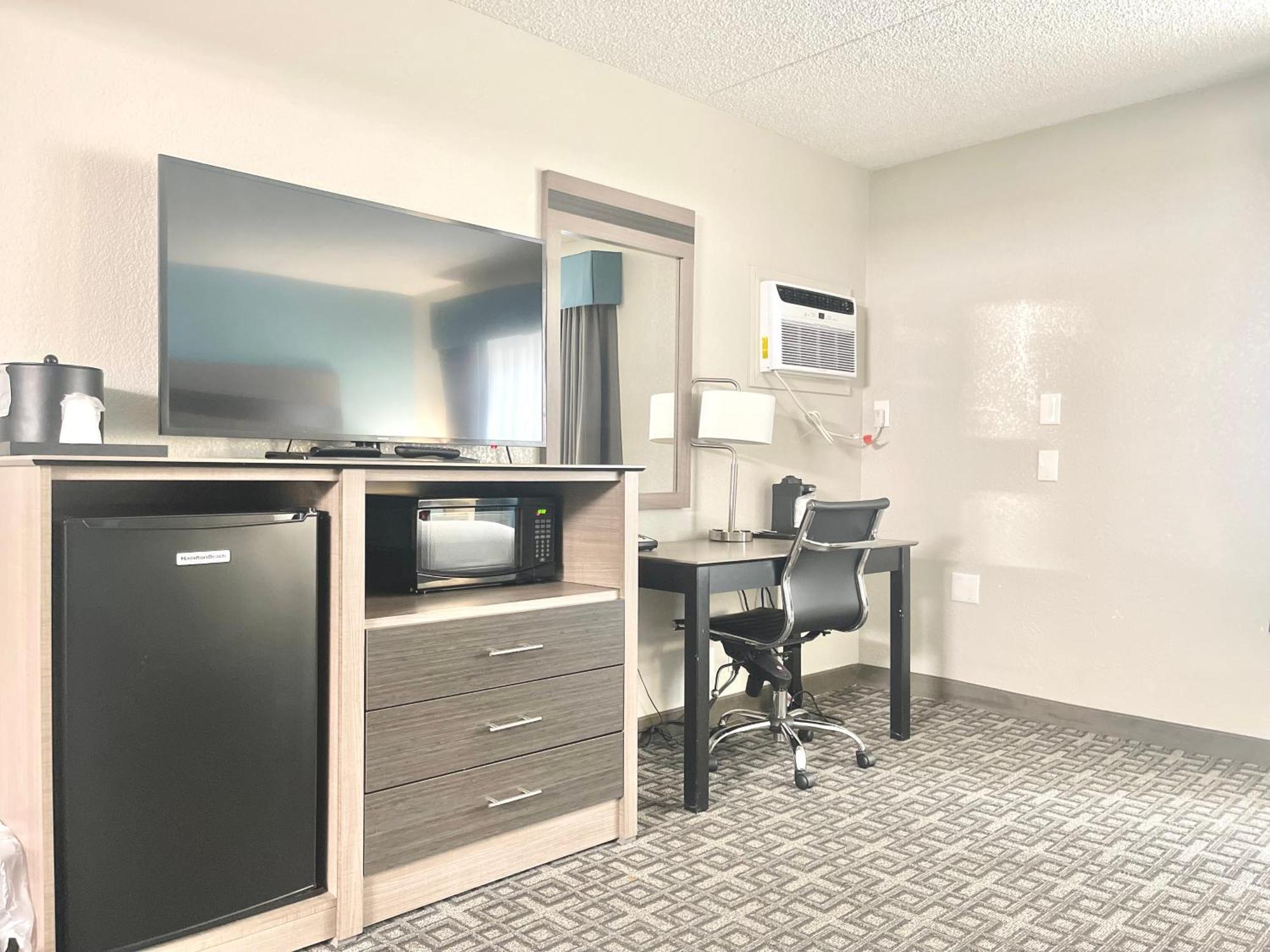 Days Inn & Suites By Wyndham Spokane Zewnętrze zdjęcie
