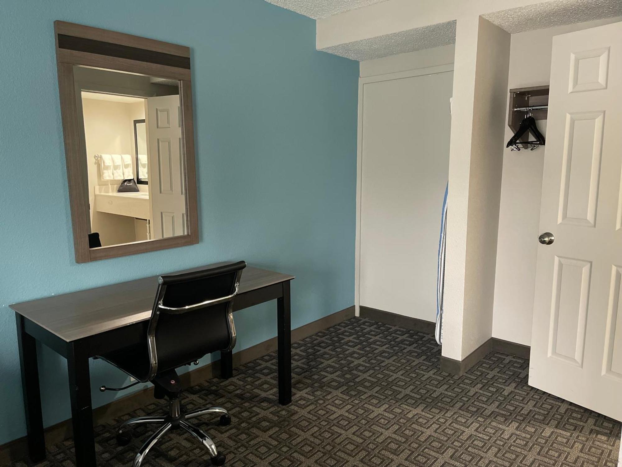 Days Inn & Suites By Wyndham Spokane Zewnętrze zdjęcie