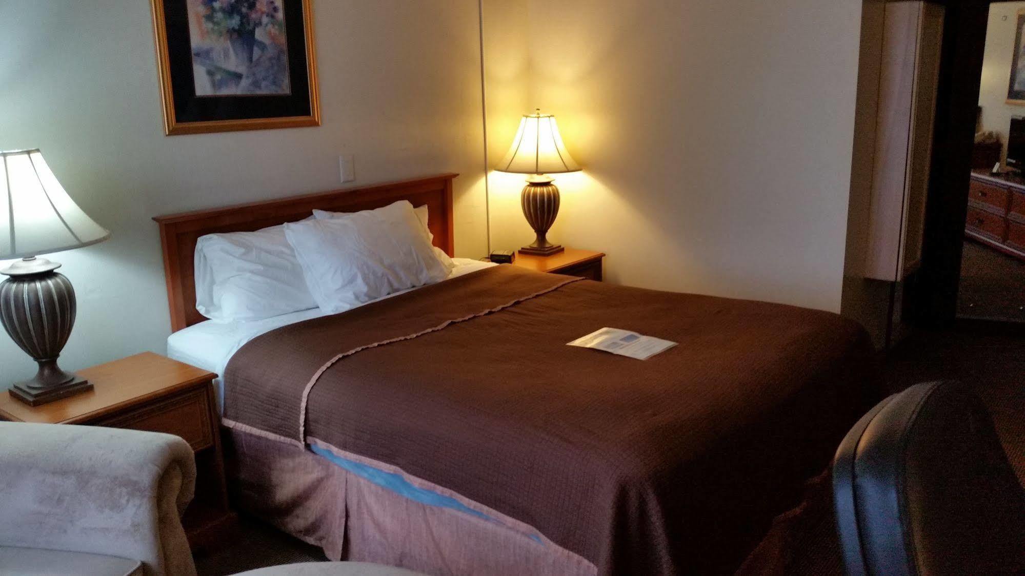Days Inn & Suites By Wyndham Spokane Zewnętrze zdjęcie
