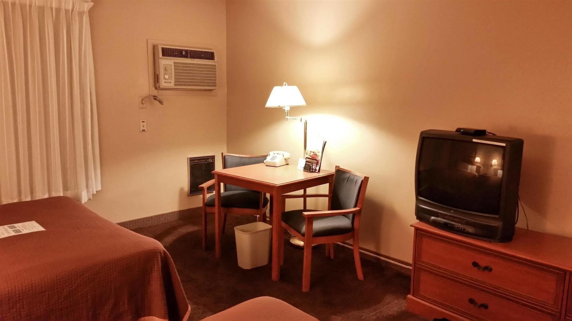 Days Inn & Suites By Wyndham Spokane Zewnętrze zdjęcie